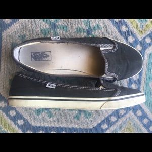 Black/white slip-on Vans sneakers/flats
